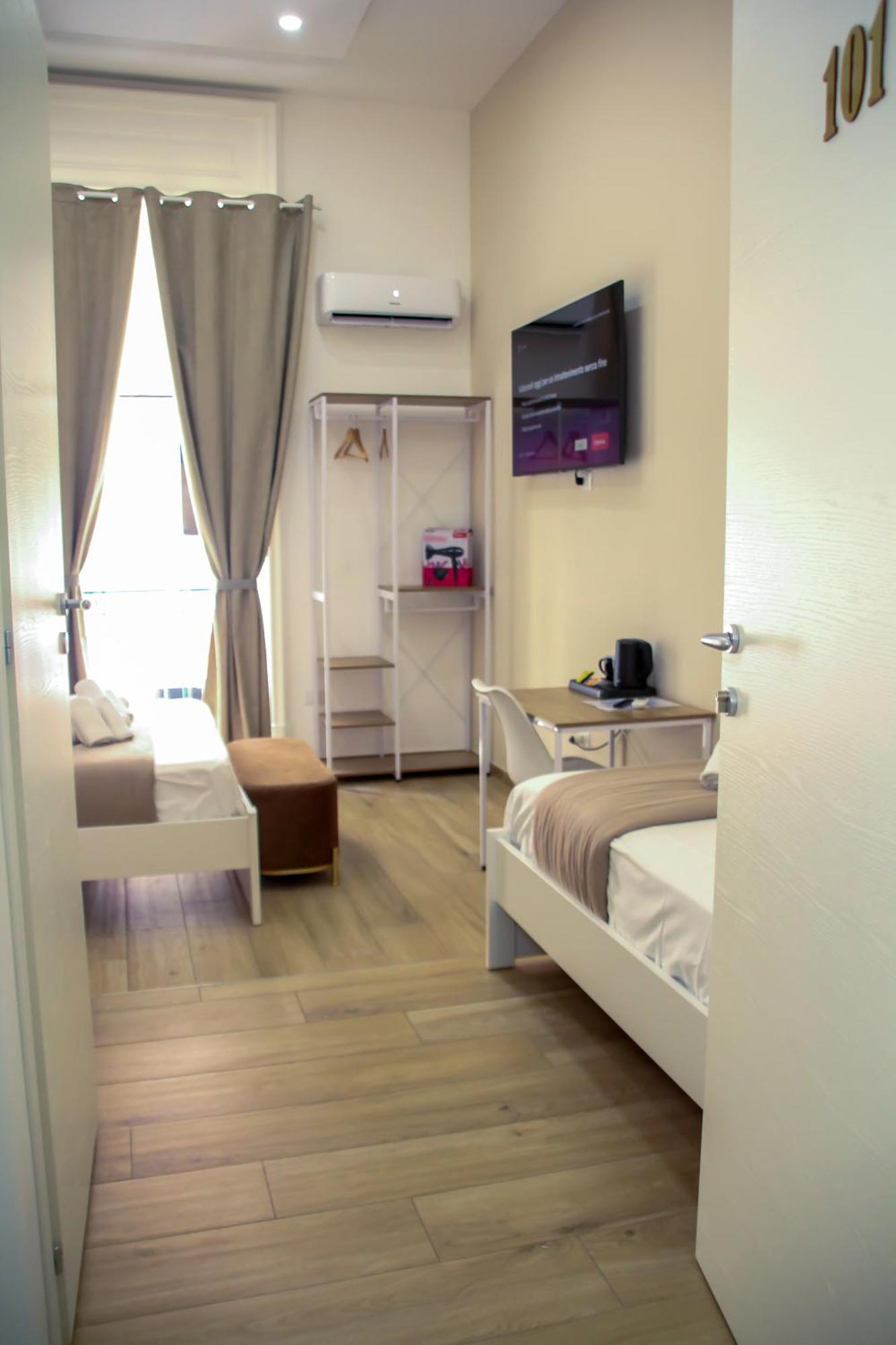 Vpm Rooms Central Train Station Naples Exterior photo